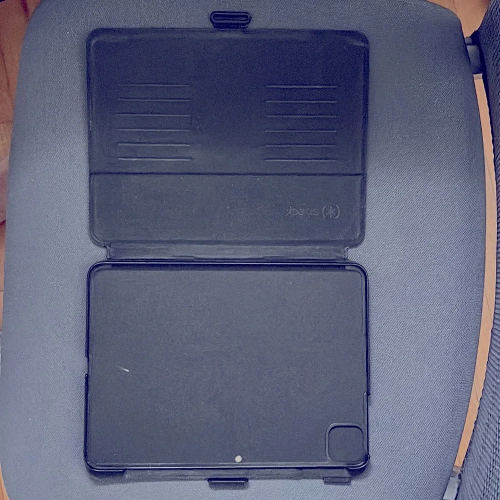 Speck Balance Folio Hardshell Case for iPad Pro